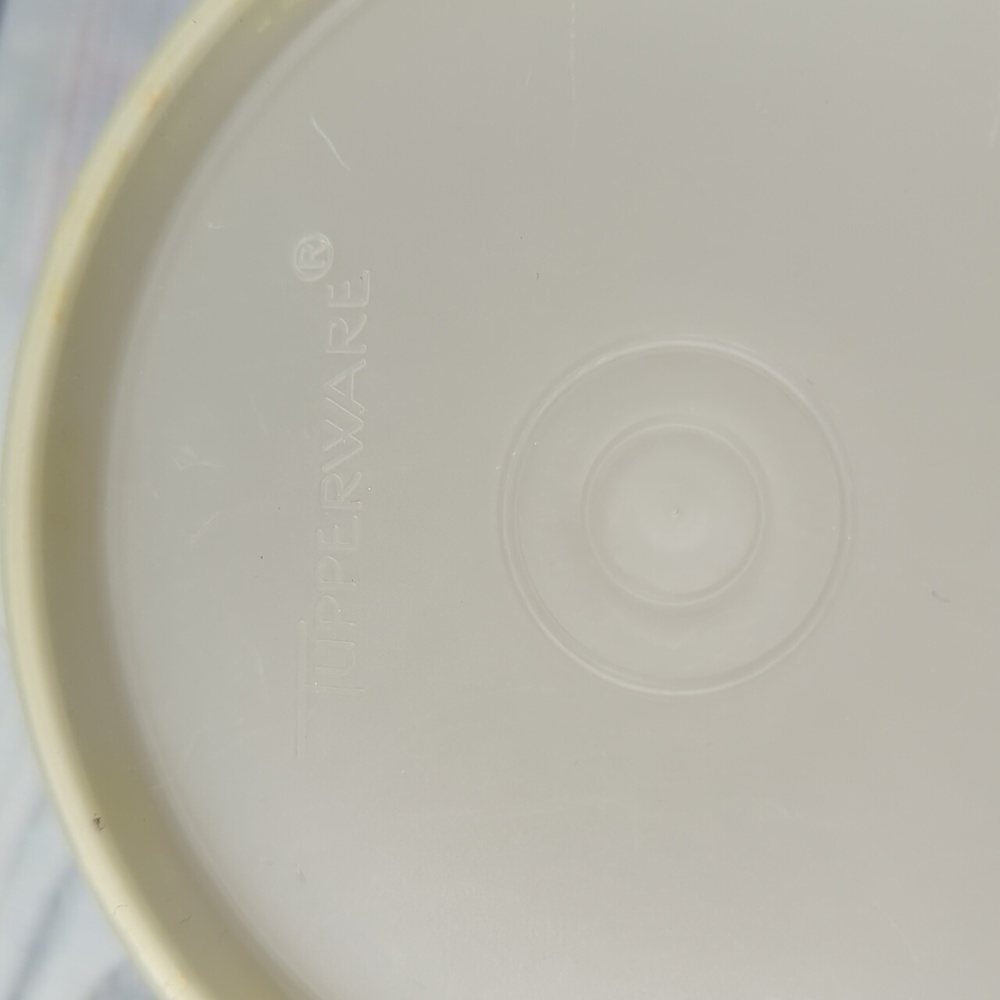 Tupperware Serving Center - Picture 8 of 9